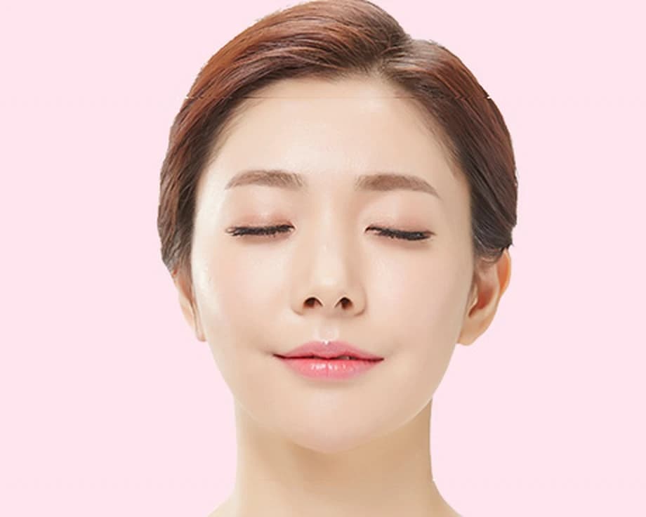정면에서 본 코와 얼굴 라인